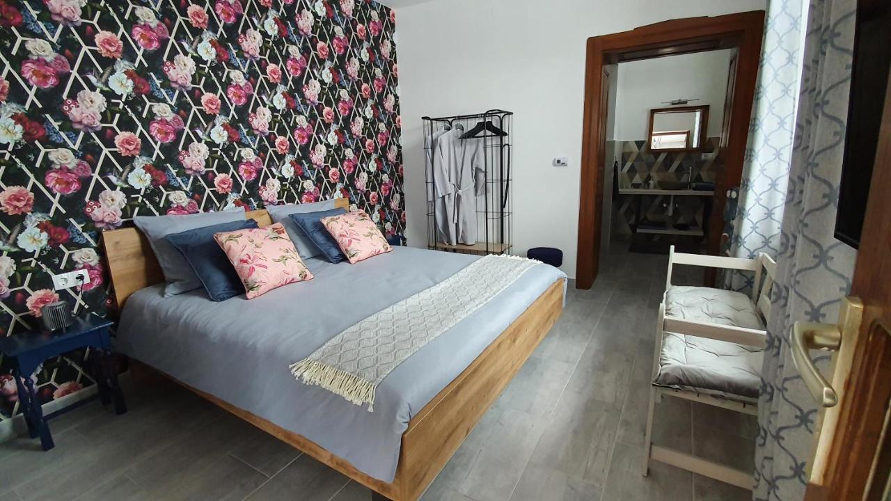 Tisza White House Bed & Breakfast Tiszaszolos Eksteriør bilde