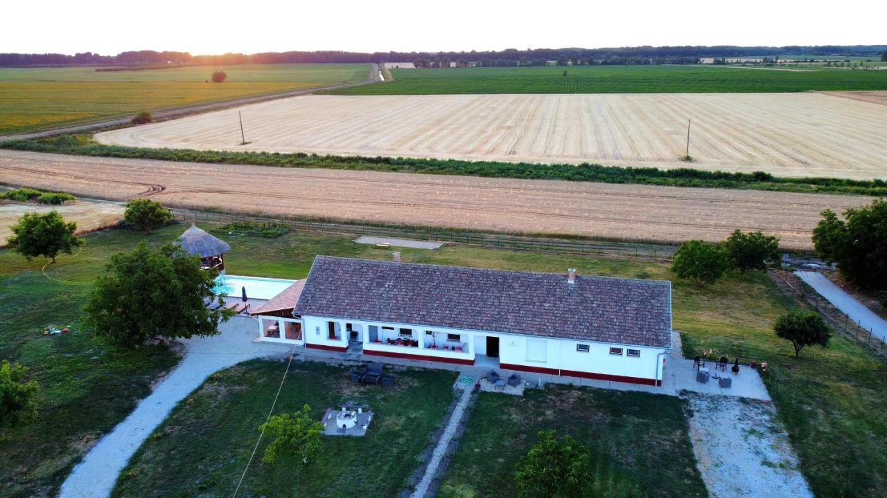 Tisza White House Bed & Breakfast Tiszaszolos Eksteriør bilde