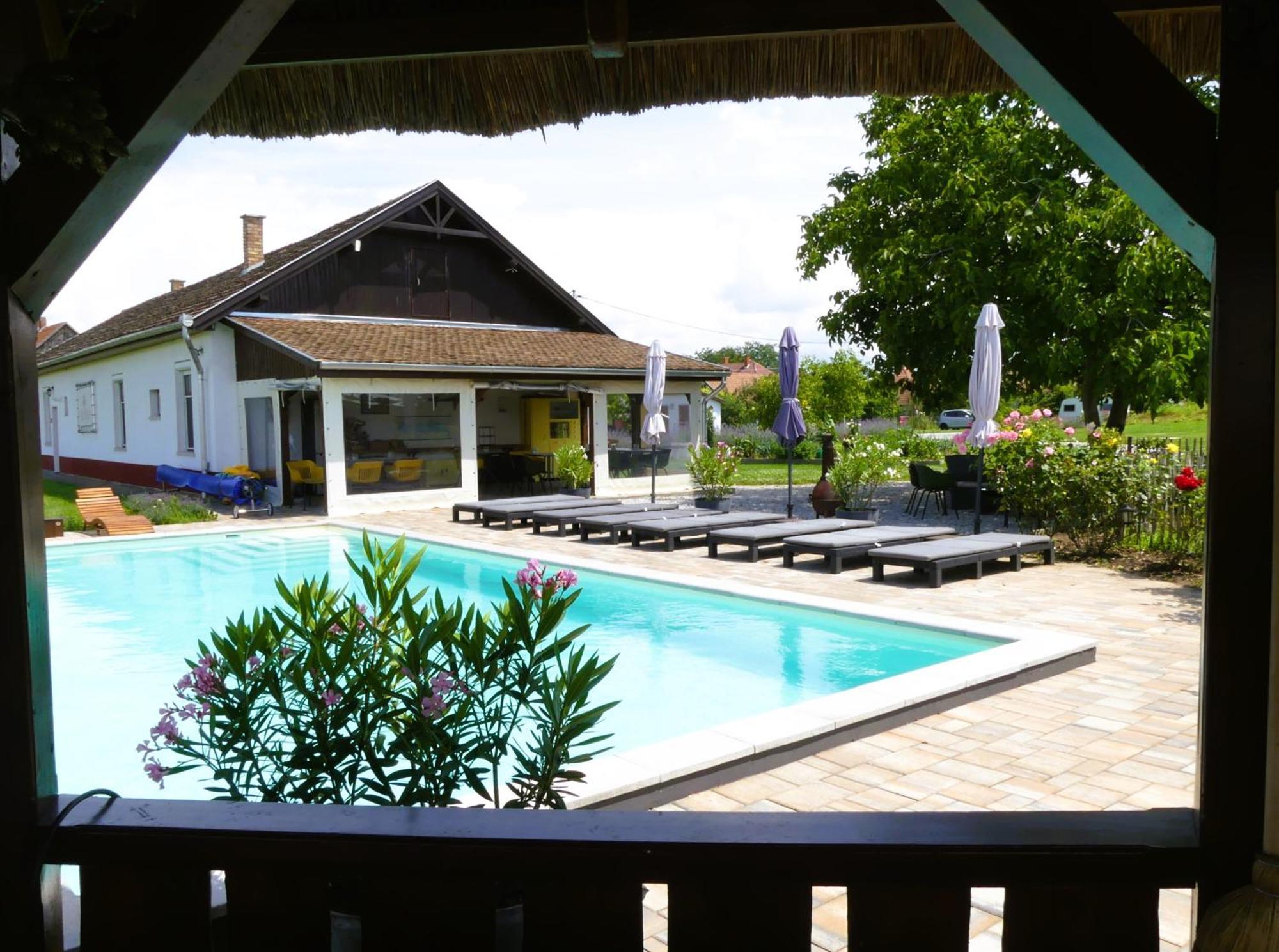 Tisza White House Bed & Breakfast Tiszaszolos Eksteriør bilde